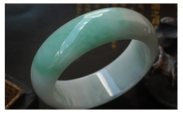 天然翡翠手鐲--老坑糯種清雅淺綠細膩均勻典雅大氣婉約厚裝超寬版富貴圓鐲(58)