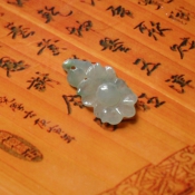 翡翠冰油富貴花開吊墜