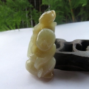 純天然新疆和田玉糖玉童子獻壽手把件