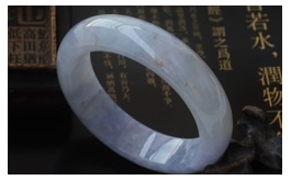 天然翡翠手鐲-老坑冰糯種淺紫微綠飄黃翡點潤澤晶瑩圓潤厚裝扁口圓鐲(57)
