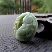 精致靈巧天然南陽獨玉清新豆綠俏翡色玉鼠吊墜