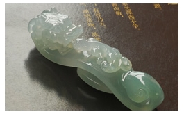 天然翡翠手把玩件--老坑冰種清雅淺藍綠均色立體精雕名字雙龍如意