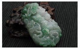 天然翡翠掛擺件-翠影重山老坑冰種精雕喜上梅梢(手玩掛件兩用)