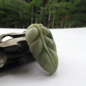 天然南陽獨山玉飽滿葉子掛件