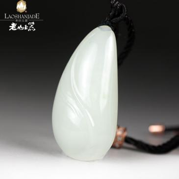 和田玉掛件花件帶繩子造型飽滿玉潤花美