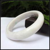 純天然緬甸A貨淡雅純色點(diǎn)翠翡翠玉手鐲