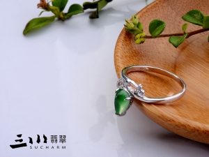 特價18K白金鉆石冰種天然A貨翡翠水滴型戒指