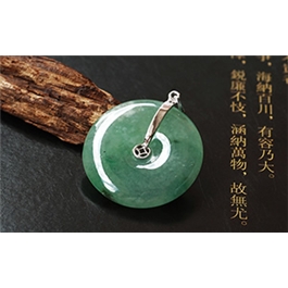 18K白金鑲嵌翡翠掛件--老坑冰種淺綠細潤晶瑩精致鑲嵌平安扣