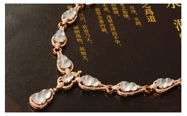 18K玫瑰金鑲鉆天然翡翠項鏈--精品珍藏老坑冰種滿水晶瑩潤透靈韻秀雅奢華精美玉葫蘆鑲嵌項鏈清水芙蓉