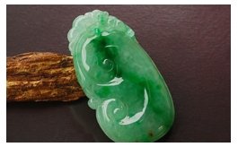 天然翡翠掛件--老坑冰糯種淺綠底伴濃郁正陽(yáng)綠飄花潤(rùn)澤晶瑩厚實(shí)精雕萬(wàn)事如意