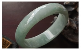 天然翡翠手鐲--老坑冰糯種清雅淺綠均色水潤晶瑩圓潤正裝富貴圓鐲(58)