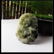 純天然南陽獨山玉綠白獨玉發(fā)財豬掛件