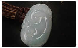 天然翡翠掛件--老坑冰種淺綠飄絲潤澤晶瑩厚實大氣雙面精雕萬事如意