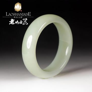 和田玉青白玉手鐲扁圓環(huán)形有綹裂無(wú)礙
