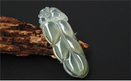 天然翡翠掛件--老坑冰種淺綠瑩潤細膩雙面精雕玉葉