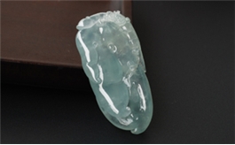 天然翡翠掛件--老坑冰種淺綠細膩均勻水潤晶瑩圓雕福壽延綿佛手瓜