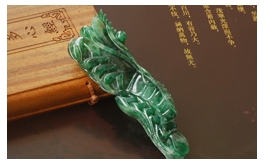 天然翡翠掛件--老坑冰種滿色濃郁深綠精工細雕威武龍蝦