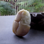 天然新疆和田玉糖青白富裕(魚)如意吉祥雕件