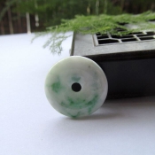 緬甸翡翠A貨精致飄綠平安扣吊墜