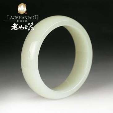 和田玉青白玉手鐲扁圓環(huán)形柔和細(xì)膩