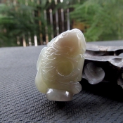 精致天然煙紫和田玉鯉魚兒吊墜