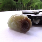 天然新疆和田玉糖青白螃蟹如意掛件