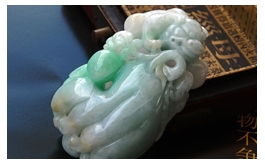 天然翡翠手把玩件--老坑糯種鮮陽綠伴黃翡色立體鏤空精雕佛手瓜