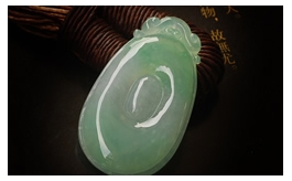 天然翡翠掛件--老坑冰糯種清雅淺綠細膩均勻潤澤晶瑩圓潤厚實雙面精雕福在眼前
