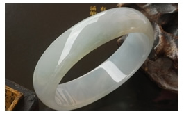 天然翡翠手鐲-貴妃鐲--老坑冰種淺綠均色極細膩均勻水潤晶瑩輕盈柔美富貴貴妃鐲(55)
