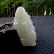 純天然和田玉細(xì)潤(rùn)瑩白飽滿玉童子如意雕件