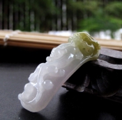 天然翡翠A貨俏色辟邪瑞獸掛件