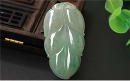 天然翡翠掛件--老坑冰種淺綠底陽綠飄花細膩晶瑩水潤光澤雙面精雕玉葉