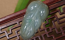 天然翡翠掛件--老坑冰糯種淺綠細(xì)潤(rùn)晶瑩精雕玉葉