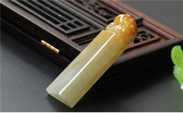 天然翡翠手玩擺件--老坑冰種黃翡立體精雕印章
