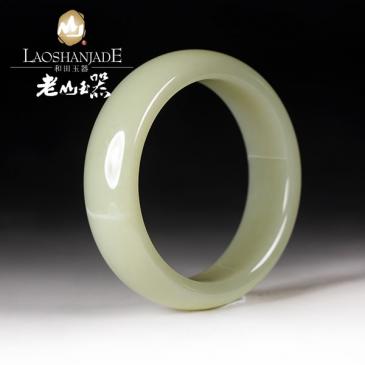 和田玉青白玉手鐲扁圓環形柔和飽滿