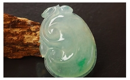 天然翡翠掛件--老坑冰種淺綠底飄陽綠花水潤晶瑩小巧玲瓏精雕萬事如意