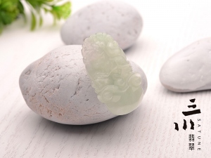 豆種天然A貨翡翠生肖狗吊墜