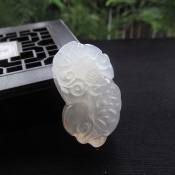 天然白瑪瑙金錢貔貅吊墜