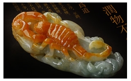 天然翡翠手把玩件--老坑糯種鮮潤黃翡伴淺藍綠潤澤晶瑩俏色巧雕驅邪五毒