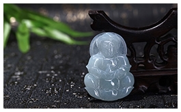 天然翡翠掛件--熒潤清泉老坑冰種淺綠均色質(zhì)細亮澤精雕慈和大度觀音