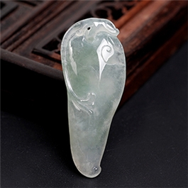 天然翡翠掛件--老坑冰種淺綠細膩小巧辣椒