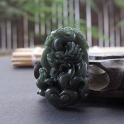 純天然新疆和田玉青玉生肖龍吊墜