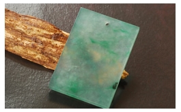天然翡翠掛件-老坑冰種淺綠水潤晶瑩簡約大方鏡面方形子岡牌