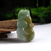 天然翡翠帶俏色富貴如意貔貅掛件