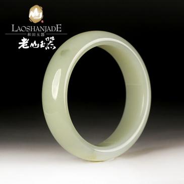 和田玉手鐲扁圓環形女款手鐲瑩潤飽滿琢制簡約送長輩送女友
