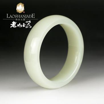 和田玉青白玉手鐲扁圓環形細膩瑩潤