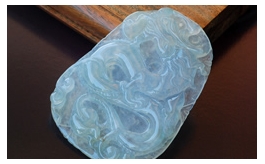 天然翡翠掛件--老坑冰種淺藍綠水潤晶瑩浮雕納福祥龍