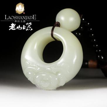 和田玉手把件福豬帶鏈珠帶證書玉質細膩