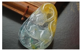 天然翡翠掛件--老坑冰玻種滿水飄藍(lán)花伴鮮潤(rùn)黃翡清瑩潤(rùn)透雙面精雕虎嘯生威