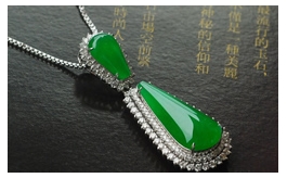 18K白金鑲鉆天然翡翠掛件--老坑冰種鮮潤明艷陽綠水潤晶瑩飽滿圓潤滿包金奢華時(shí)尚鑲嵌掛件搖曳生姿